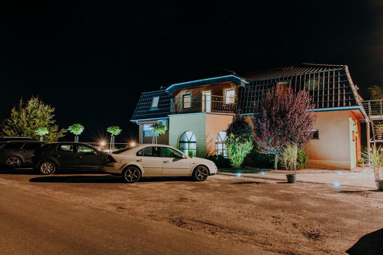Lawendowy Ogrod Hotel Brzeg Exterior photo